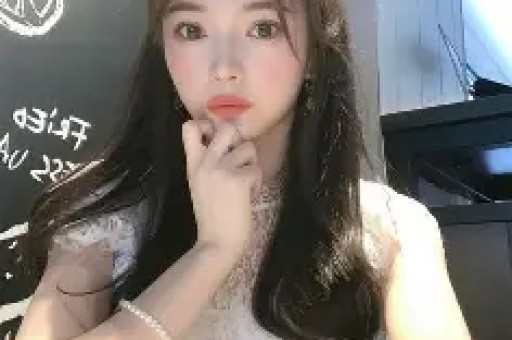 性感女星差点被两位大佬夹死的瓜！